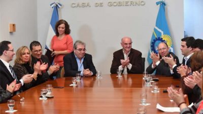 El Gobierno de Chubut firmó convenios de capacitación con municipios, comunas y cooperativas de trabajo