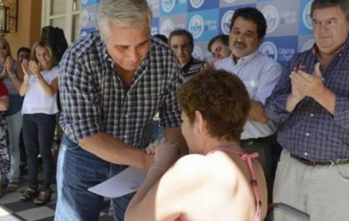 Pasan a contrato a trabajadores municipales correntinos