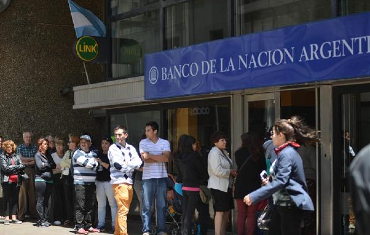 La Plata: El Municipio intentará cobrarle impuestos a los bancos por la “cola” en los cajeros automáticos