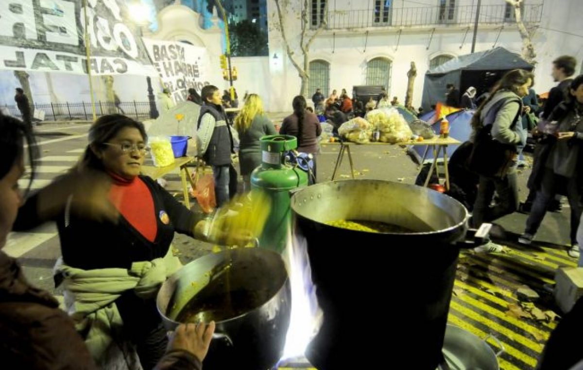 Cien ollas populares por la ayuda social