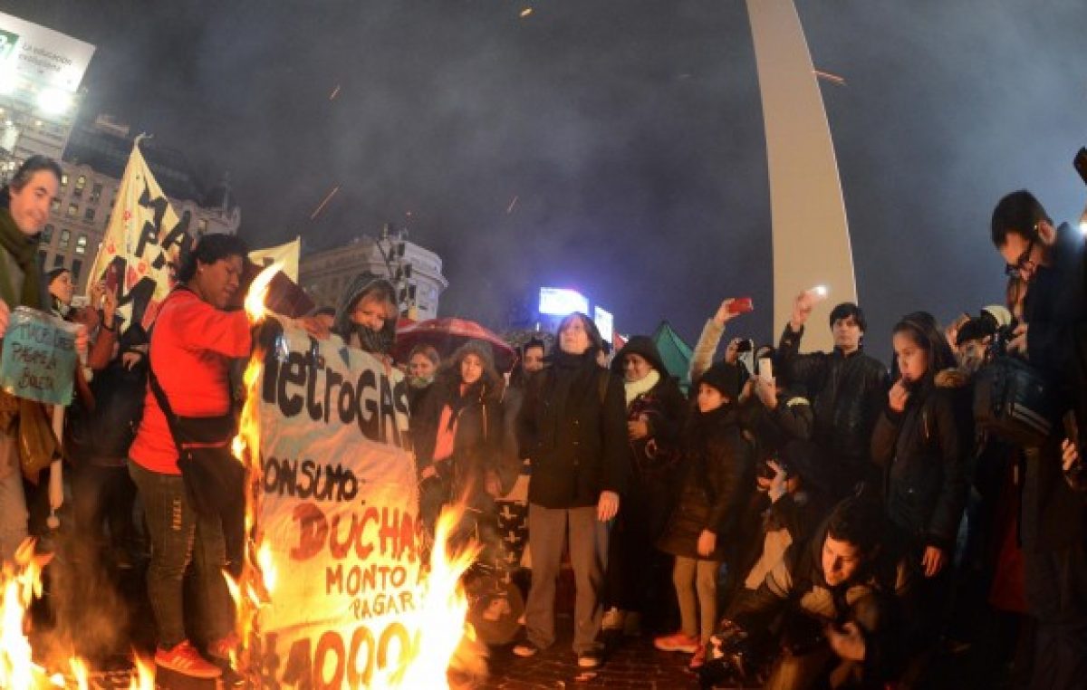 Masiva protesta contra el tarifazo