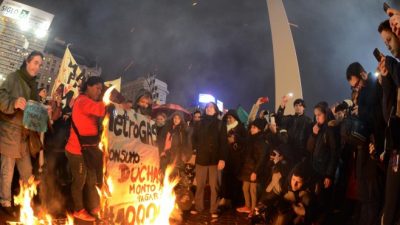 Masiva protesta contra el tarifazo
