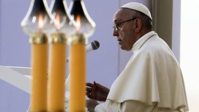 El Papa dijo que los índices de desocupación en el país son «significativamente altos»