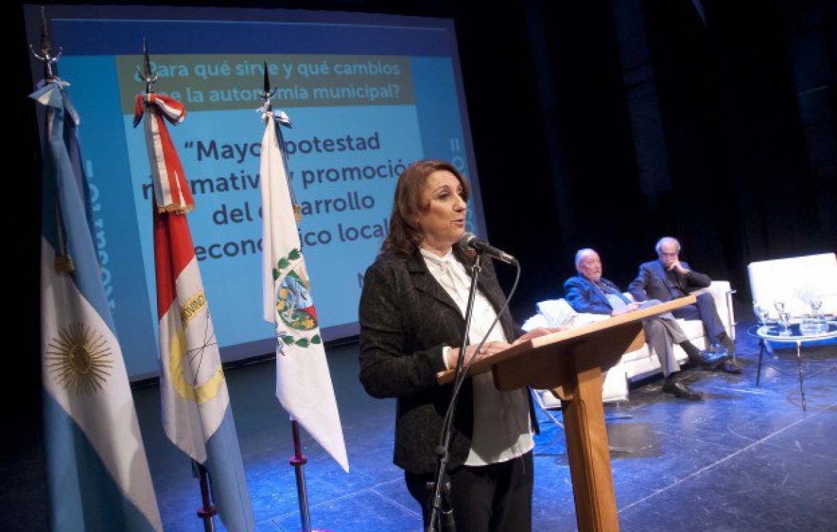 La intendenta acelera en su objetivo de que Rosario logre ser una ciudad autónoma