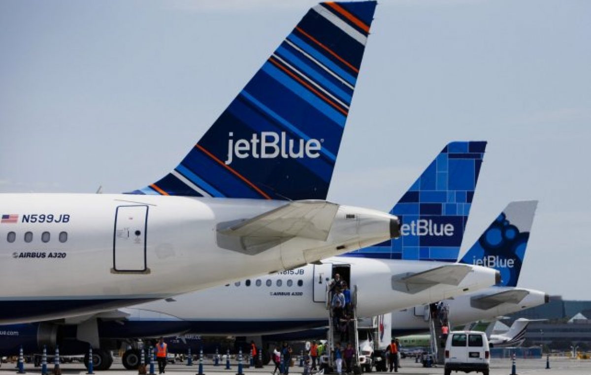 EEUU y Cuba restablecen vuelos regulares tras más de 50 años