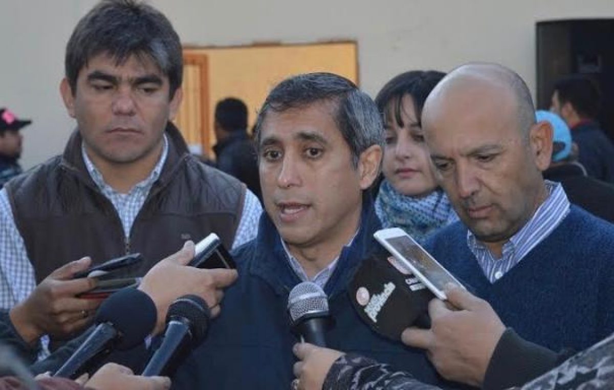 La Rioja: Paredes va por la quincena para todos los empleados municipales