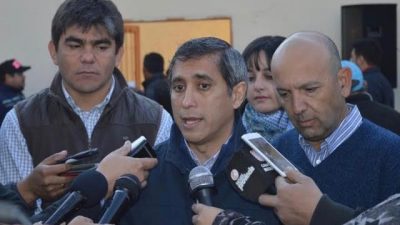 La Rioja: Paredes va por la quincena para todos los empleados municipales