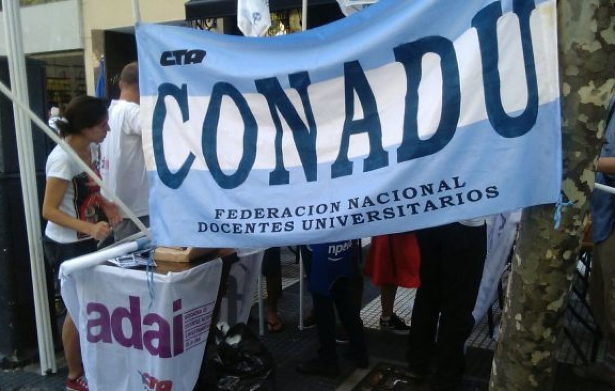 Casi nada para planes de apoyo y becas