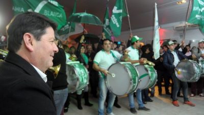 Miguel Agüero sigue al frente de los municipales de Bahía
