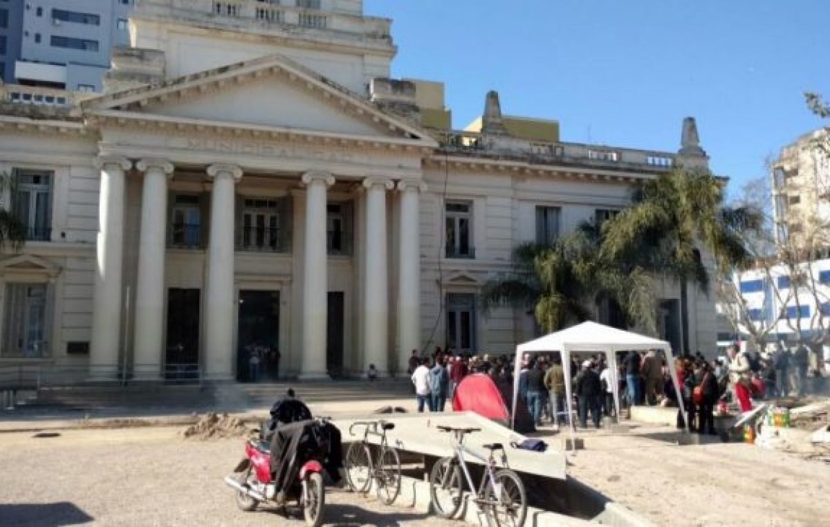 Trabajo convocó al diálogo y se levantó el paro de municipales de Río Cuarto