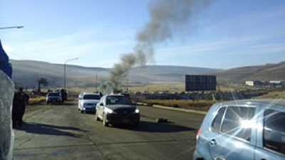 Jornada de protesta con corte de ruta de los municipales de Río Turbio