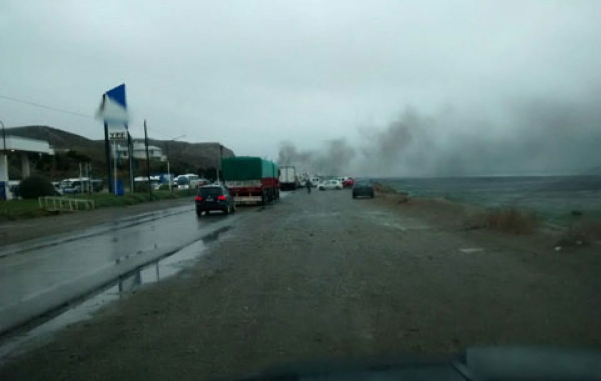SOEMCO Caleta Olivia cortó la ruta Nº 3 para pedir pago de sueldo y aguinaldo