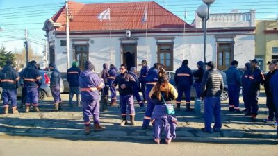 Trabajadores municipales de Río Gallegos exigen condiciones y medio ambiente laboral