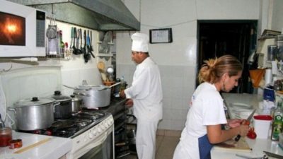 Preocupación de los empleados hoteleros y gastronómicos de San Juan por suspensiones y despidos