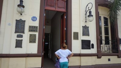 Proponen la utilización de energía renovable en edificios municipales de Villa Nueva