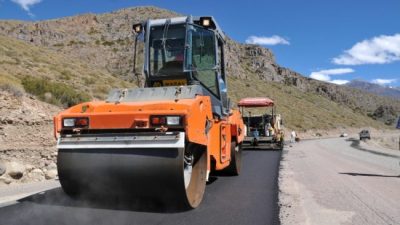 Los 27 municipios de Chubut firman convenio por fondos del bono