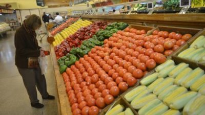 Alimentos: de cada $ 10 que paga un consumidor, productores reciben $ 2,8