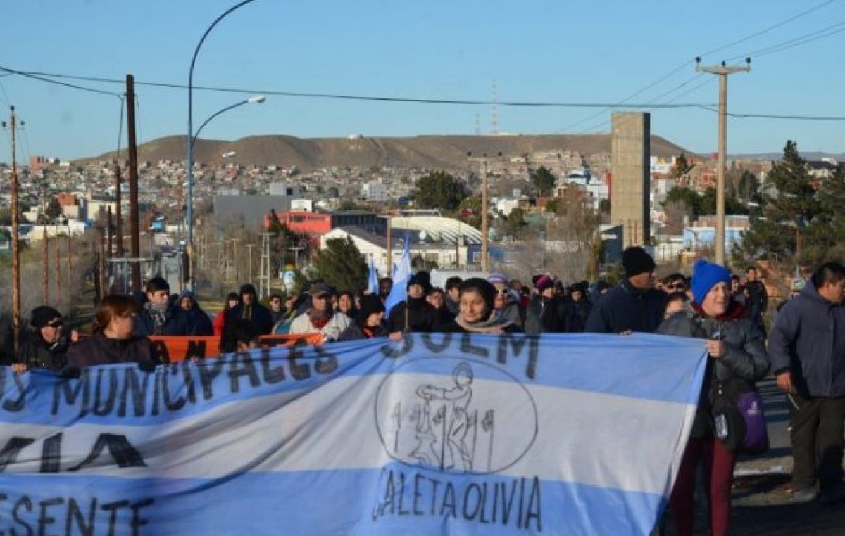 Caleta: SOEMCO abandonó la ruta y acampó en el municipio