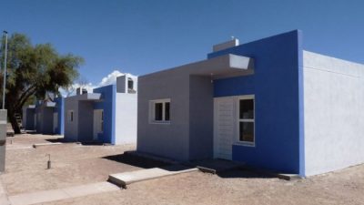 Piden viviendas para municipales catamarqueños