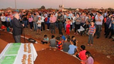 Inauguraron 61 viviendas y anunciaron ripio y obras en Virasoro