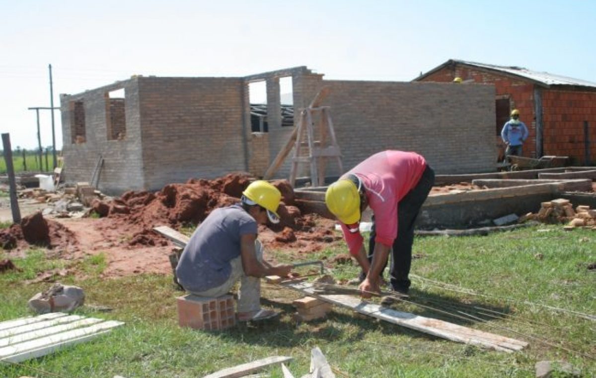 Provincia y Municipio de Paraná trabajan juntos en un plan de viviendas sociales