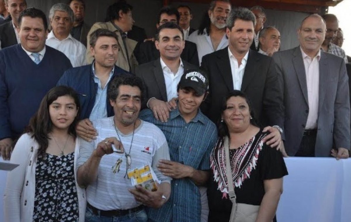 Entregaron 48 viviendas del barrio Del Prado a familias de Chimbas