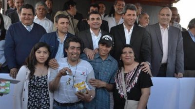 Entregaron 48 viviendas del barrio Del Prado a familias de Chimbas