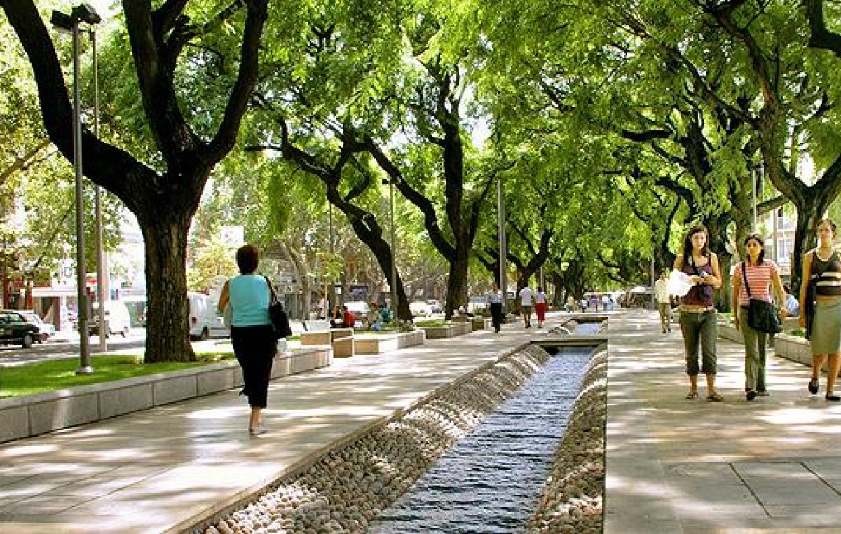 Mendoza busca fortalecer el turismo peatonal