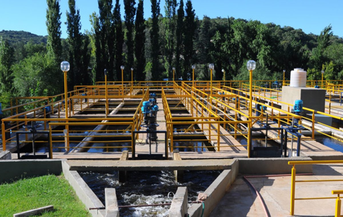 El intendente de Villa Carlos Paz redobló la apuesta y municipalizó el agua