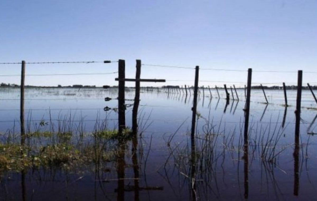 Evacuaron un pueblo entero por inundaciones