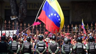 Maduro aumenta el salario mínimo en vísperas de una huelga general