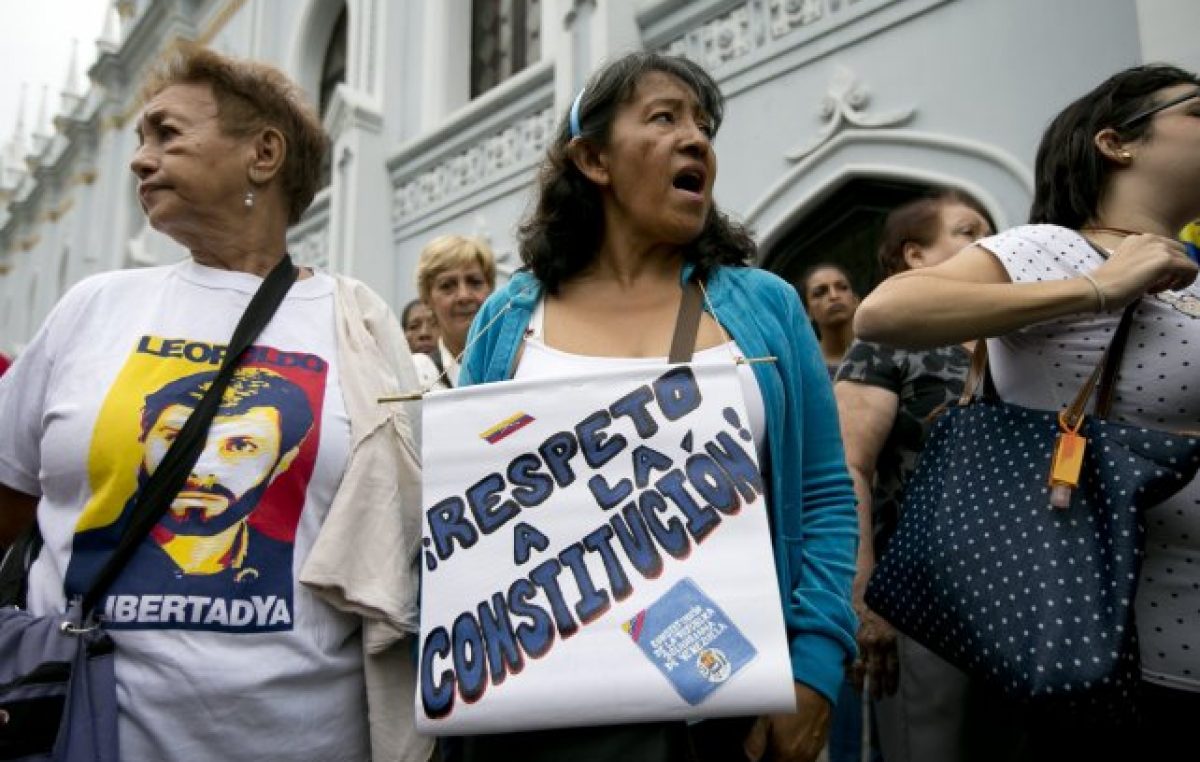 En Venezuela, el gobierno postergó para 2017 unas elecciones decisivas
