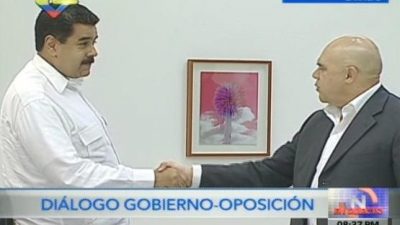 Maduro se encuentra con la oposición para iniciar el diálogo