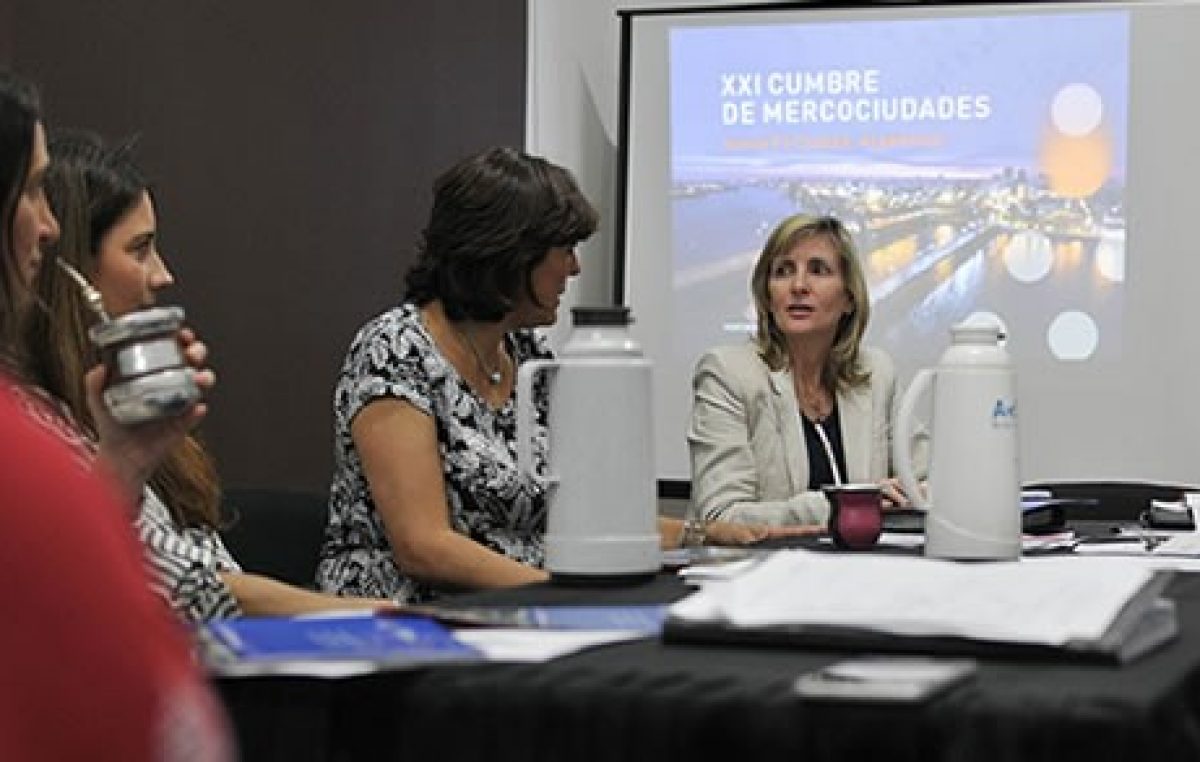 Presentaron en Santa Fe Cumbre de Mercociudades en Safetur