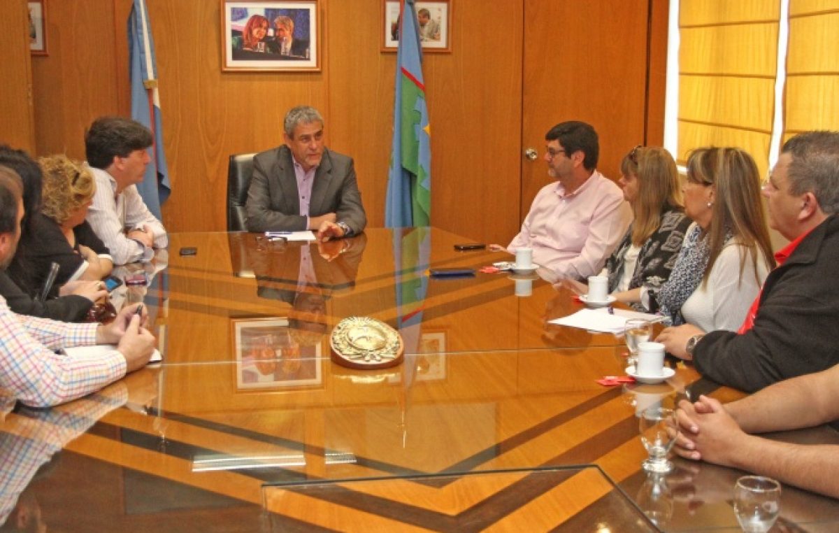 El Intendente de Avellaneda reabrió la paritaria y dio una bonificación para polarizar con Macri y Vidal