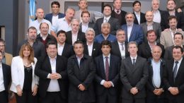 El ministro de Economía bonaerese recibió a 25 intendentes y prometió “previsibilidad”