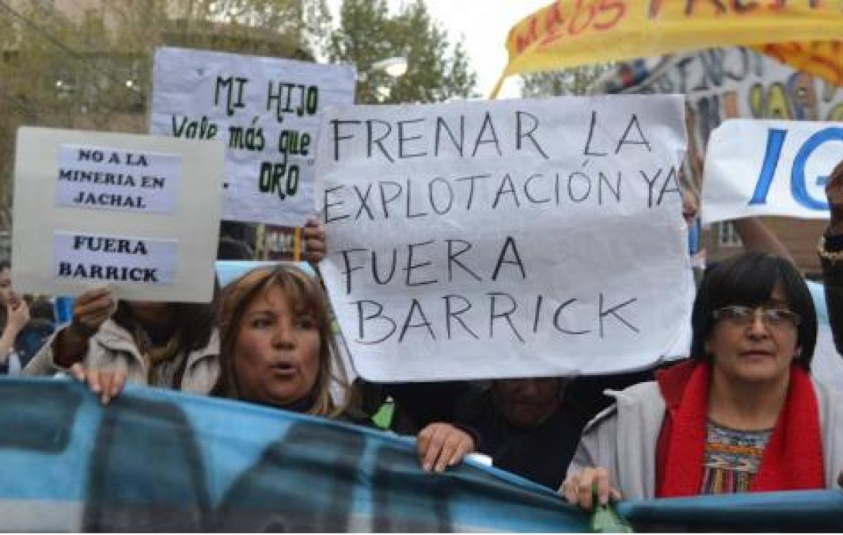 En Jáchal, tomaron el municipio para que analicen el agua