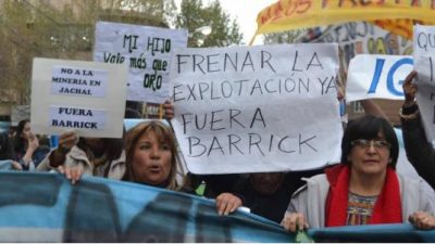 En Jáchal, tomaron el municipio para que analicen el agua