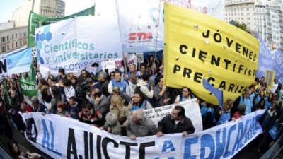 Masiva protesta contra recorte de fondos para Ciencia y Tecnología