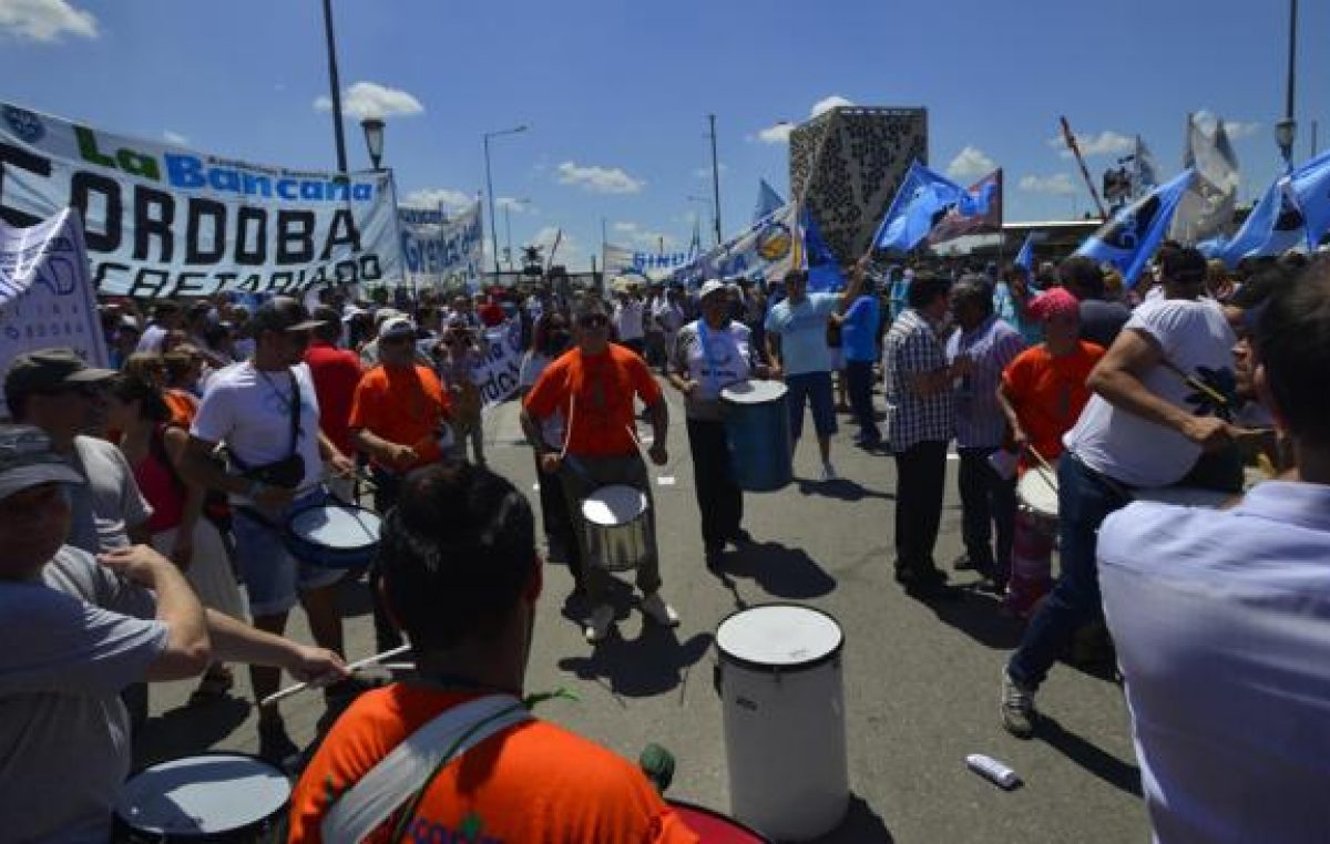 Los intendentes cordobeses dicen que el bono de fin de año es impagable
