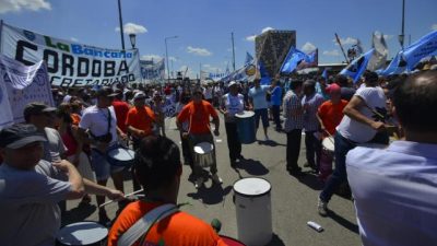 Los intendentes cordobeses dicen que el bono de fin de año es impagable