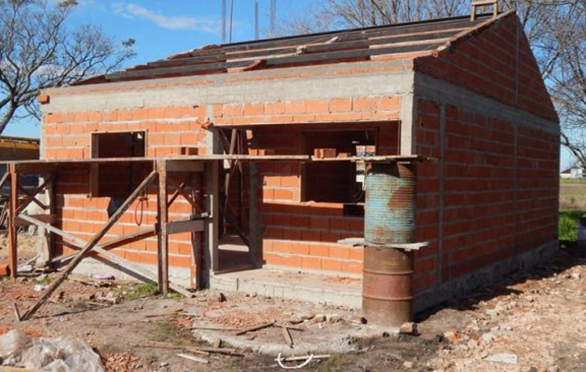 Con ingresos de $ 12.000 mensuales, familia tarda 99 años para comprar una casa