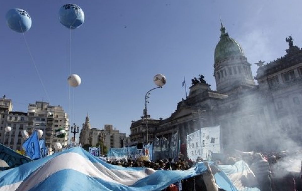 Cruces entre el gobierno y la CGT por la emergencia social
