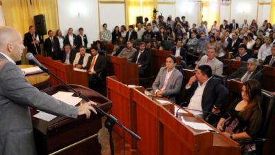 El Concejo de Pilar se sumó a la tendencia y sus ediles terminaron a las piñas