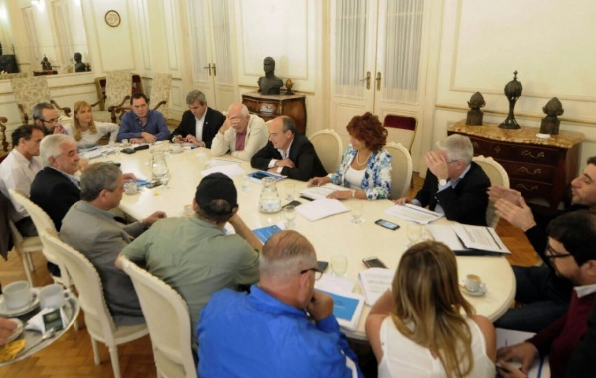 Avellaneda: Presupuesto 2017, intendentes y legisladores del FpV llevaron una posición unificada al Gobierno