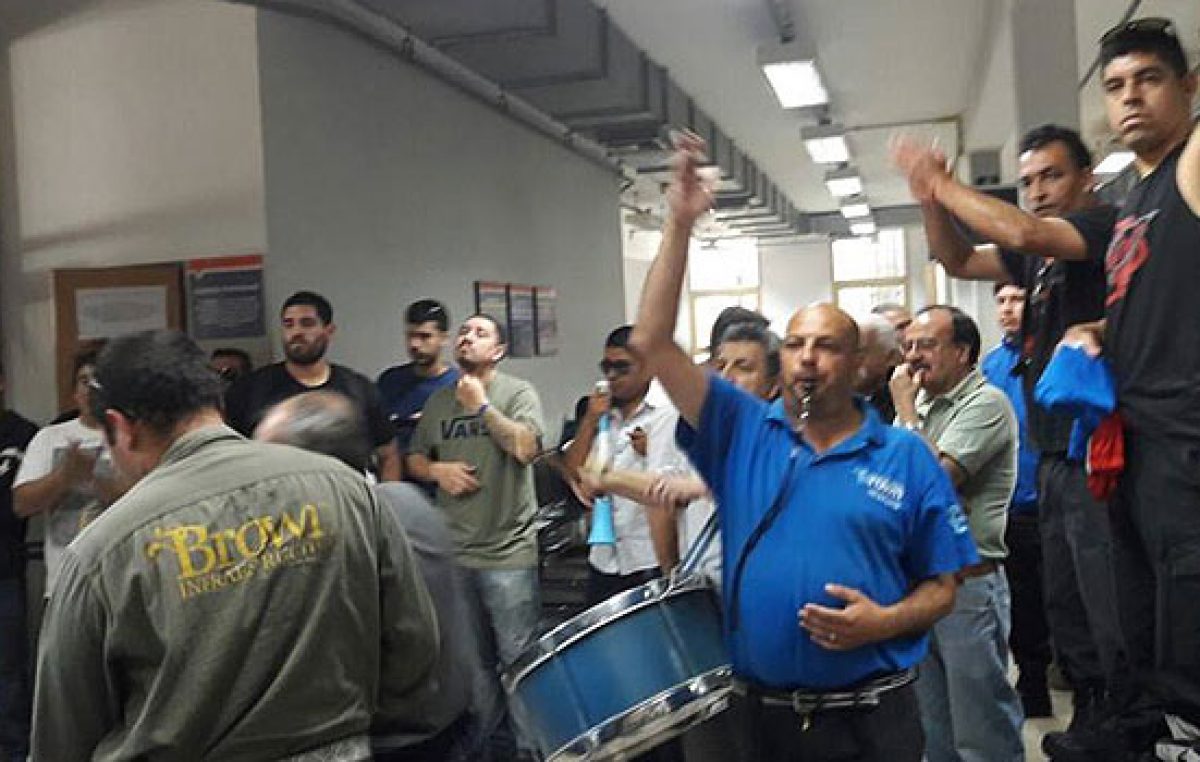 Municipales de Almirante Brown advierten que retomarán las protestas.