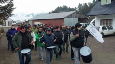 Cholila: municipales inician retención de servicios por falta de pago de salarios
