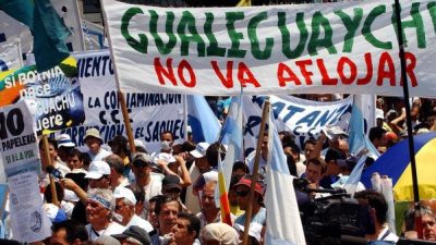 Asambleistas le exigen que Tabaré Vázquez que cumpla su promesa de cerrar la ex-Botnia si contaminaba