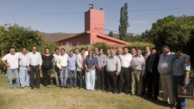 Corpacci, junto a los intendentes catamarqueños, define la fecha de las elecciones