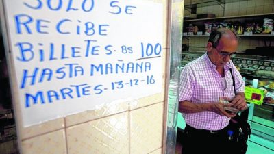 Estupor en Venezuela ante la orden del presidente Maduro de retirar billetes
